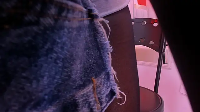 Snapshot of Kendal_hot69_ chatting on 02-21-26, 07:37 Kendal hot69 online show from 02-21-26, 07:37