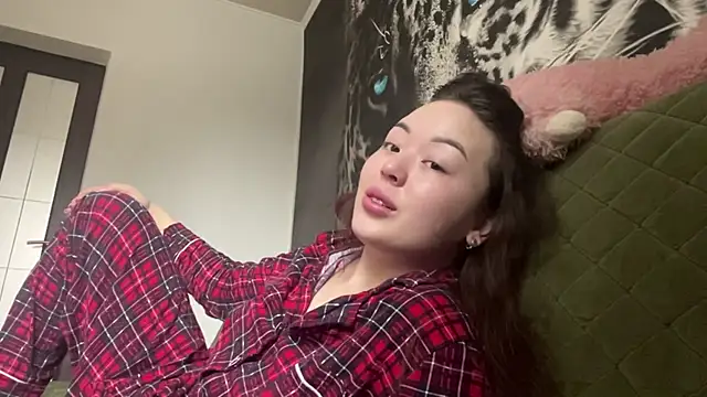 Snapshot of AudieGravely chatting on 02-18-26, 03:35 AudieGravely online show from 02-18-26, 03:35