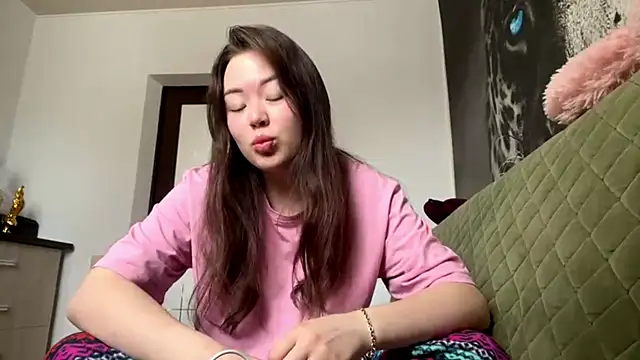 Snapshot of AudieGravely chatting on 02-22-26, 03:51 AudieGravely online show from 02-22-26, 03:51