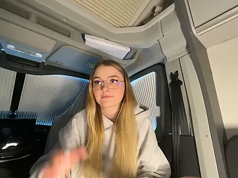 Snapshot of melanieTesss chatting on 02-20-26, 11:11 melanieTesss online show from 02-20-26, 11:11