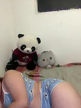 Snapshot of Caro_candy chatting on 02-16-26, 06:26 Caro candy online show from 02-16-26, 06:26