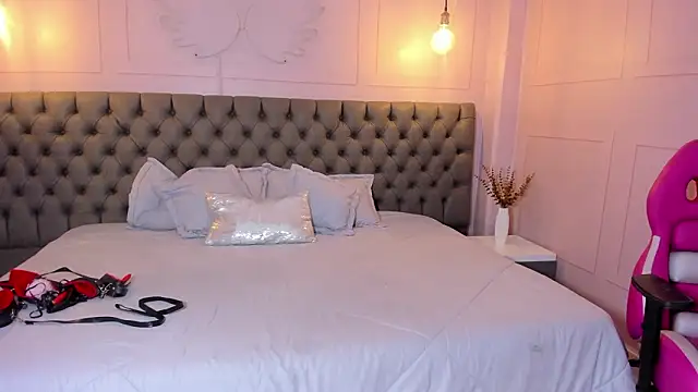 Snapshot of hillary_bigbutt chatting on 02-25-26, 11:36 hillary bigbutt online show from 02-25-26, 11:36