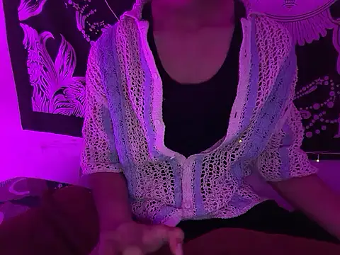 Snapshot of Robyne_xx chatting on 02-17-26, 05:41 Robyne xx online show from 02-17-26, 05:41