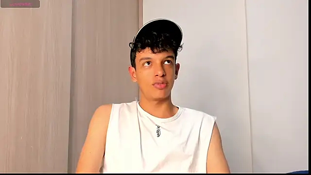 Snapshot of Maxfrost1 chatting on 02-22-26, 08:29 Maxfrost1 online show from 02-22-26, 08:29