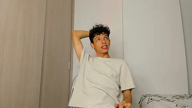 Snapshot of Maxfrost1 chatting on 02-26-26, 07:46 Maxfrost1 online show from 02-26-26, 07:46