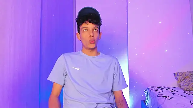 Snapshot of Maxfrost1 chatting on 02-28-26, 12:55 Maxfrost1 online show from 02-28-26, 12:55