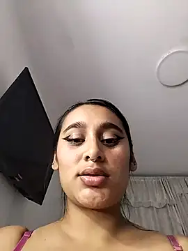 Snapshot of amira_moon18 chatting on 02-20-26, 06:26 amira moon18 online show from 02-20-26, 06:26