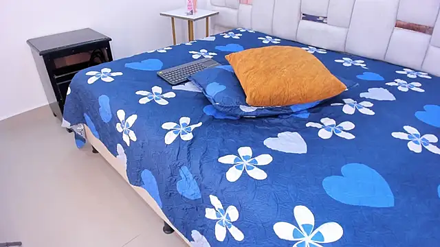 Snapshot of Zoe__smiith chatting on 02-28-26, 04:13 Zoe smiith online show from 02-28-26, 04:13