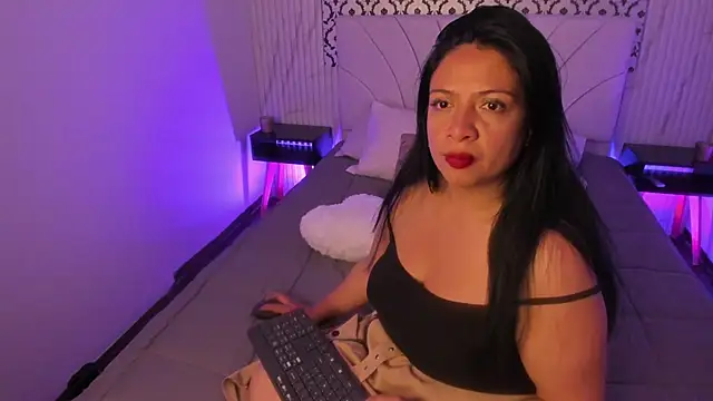 Snapshot of Renatta_Milly chatting on 02-18-26, 03:24 Renatta Milly online show from 02-18-26, 03:24