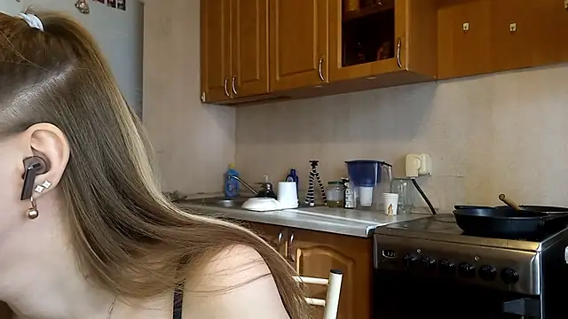 Snapshot of VictoriaDeese chatting on 02-18-26, 08:32 VictoriaDeese online show from 02-18-26, 08:32