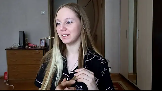 Snapshot of VictoriaDeese chatting on 02-22-26, 04:35 VictoriaDeese online show from 02-22-26, 04:35