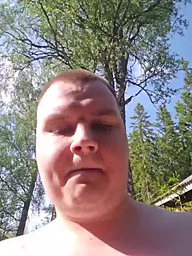 Snapshot of lindbe696 chatting on 05-31-26, 02:46 lindbe696 online show from 05-31-26, 02:46