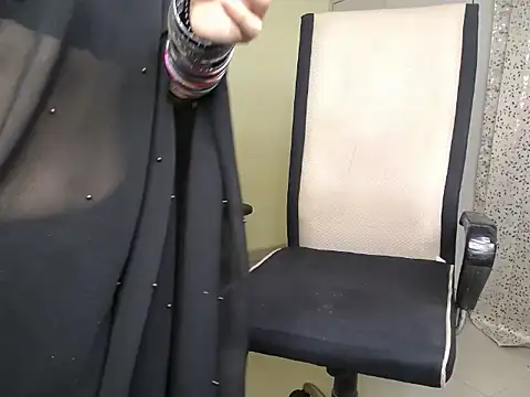 Snapshot of Air_Beauty chatting on 02-28-26, 04:30 Air Beauty online show from 02-28-26, 04:30