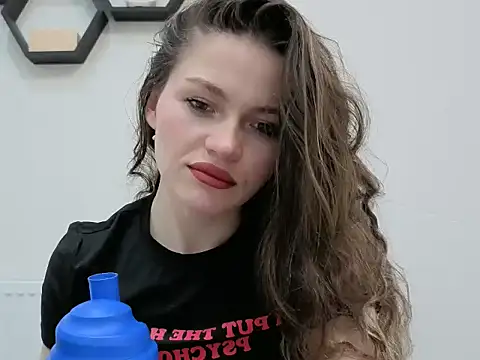 Avelinehowo uwu online show from 03-24-26, 05:51