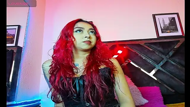 Snapshot of poyson_ivy chatting on 02-18-26, 09:44 poyson ivy online show from 02-18-26, 09:44