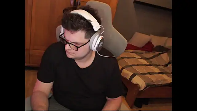 Snapshot of Whyteshadow4235 chatting on 02-23-26, 07:11 Whyteshadow4235 online show from 02-23-26, 07:11