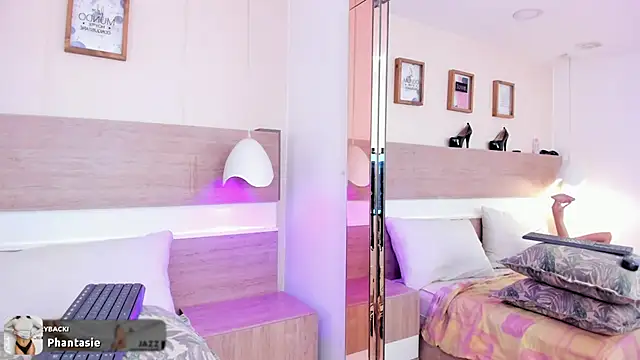 Snapshot of Angel_ee chatting on 02-20-26, 05:24 Angel ee online show from 02-20-26, 05:24