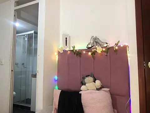 Snapshot of RebecaPalmer chatting on 02-20-26, 06:59 RebecaPalmer online show from 02-20-26, 06:59