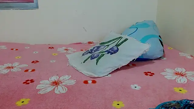 valkahot20 online show from 04-12-26, 07:24