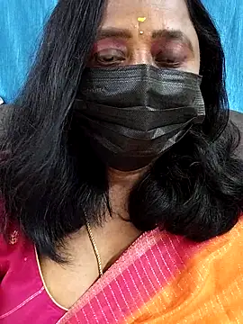 Snapshot of Raagini-Devi chatting on 02-18-26, 01:40 Raagini-Devi online show from 02-18-26, 01:40