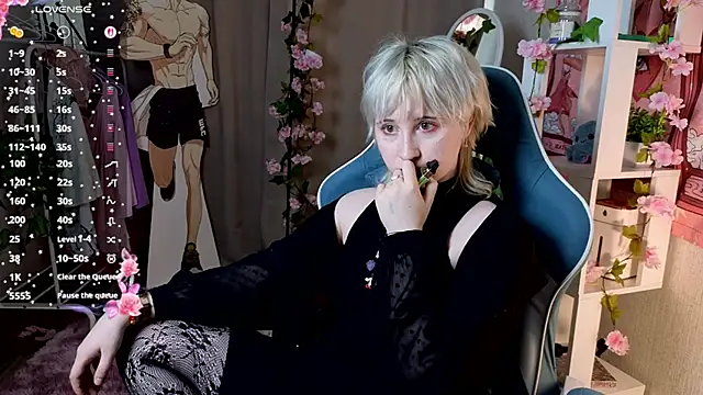 Snapshot of May_leaf chatting on 02-20-26, 03:14 May leaf online show from 02-20-26, 03:14