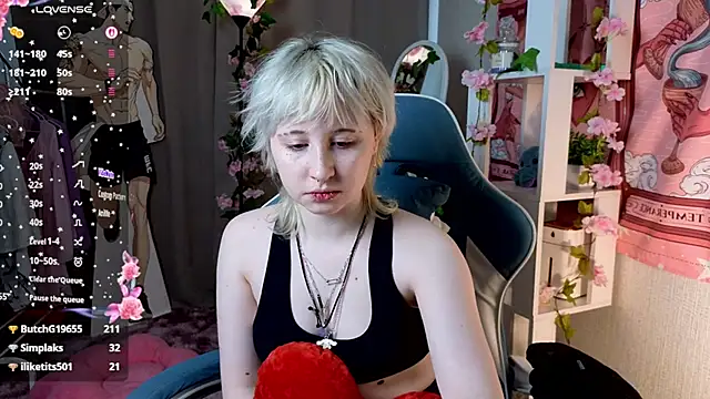 Snapshot of May_leaf chatting on 02-20-26, 06:26 May leaf online show from 02-20-26, 06:26