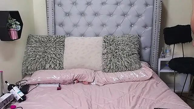 skarlett  36 online show from 04-10-26, 02:33