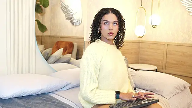 Snapshot of Luxa_Velvet chatting on 02-23-26, 12:24 Luxa Velvet online show from 02-23-26, 12:24