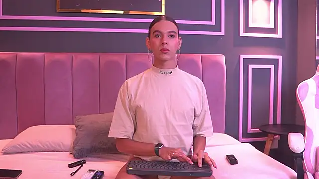 Snapshot of Luxa_Velvet chatting on 02-28-26, 12:50 Luxa Velvet online show from 02-28-26, 12:50