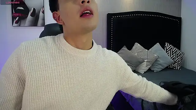 NewYoungHot online show from 04-10-26, 08:13