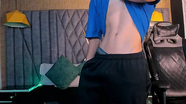 Snapshot of LeoFeniix chatting on 02-25-26, 03:38 LeoFeniix online show from 02-25-26, 03:38