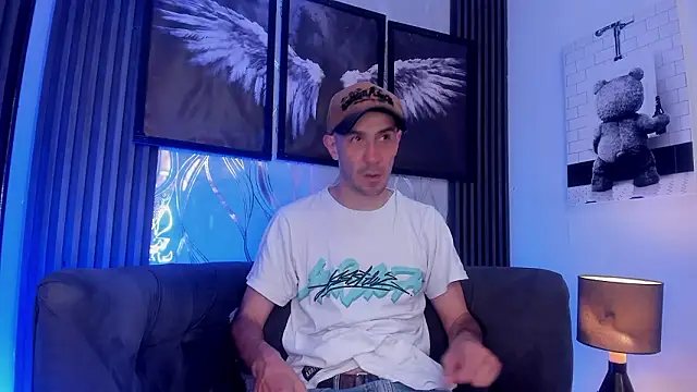 Snapshot of Milanwhite_ chatting on 02-23-26, 11:40 Milanwhite online show from 02-23-26, 11:40