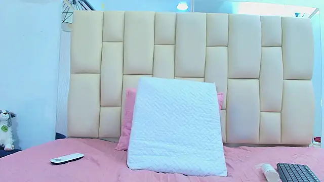 Lana Sliim online show from 02-26-26, 12:15