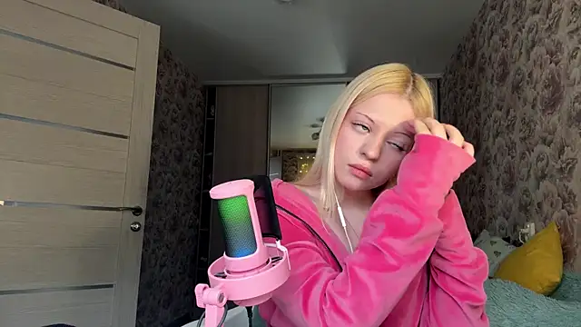 Snapshot of JeneeBIanks chatting on 02-20-26, 11:11 JeneeBIanks online show from 02-20-26, 11:11