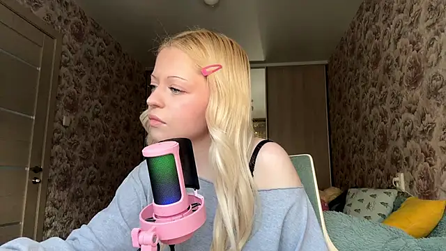 Snapshot of JeneeBIanks chatting on 02-21-26, 11:11 JeneeBIanks online show from 02-21-26, 11:11