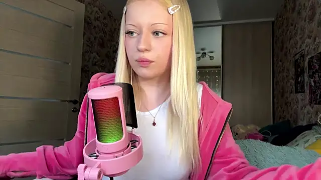 Snapshot of JeneeBIanks chatting on 02-24-26, 11:41 JeneeBIanks online show from 02-24-26, 11:41