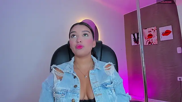 Tiphanysalvatore online show from 02-26-26, 07:35