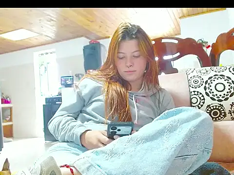 Snapshot of Emma_Rodriguez15 chatting on 02-25-26, 06:28 Emma Rodriguez15 online show from 02-25-26, 06:28