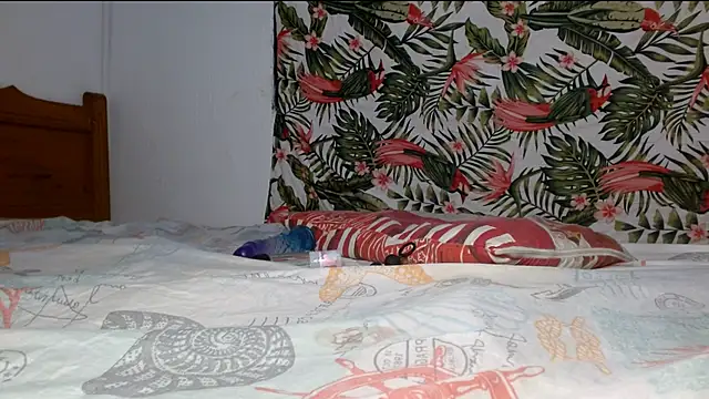 Snapshot of smallvioleta69 chatting on 04-05-26, 04:37 smallvioleta69 online show from 04-05-26, 04:37
