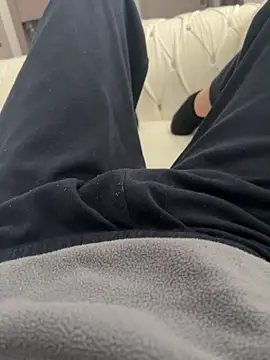 Snapshot of frenk33 chatting on 02-27-26, 12:38 frenk33 online show from 02-27-26, 12:38