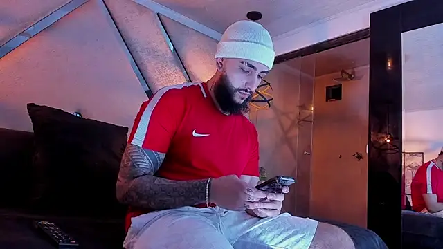 Snapshot of SantiagoHincapiie chatting on 02-27-26, 04:12 SantiagoHincapiie online show from 02-27-26, 04:12