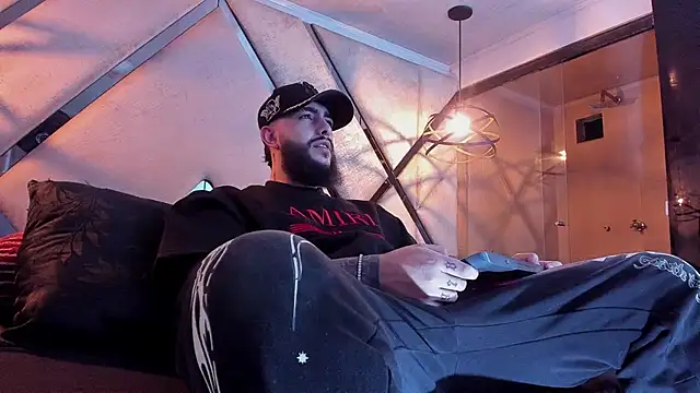 Snapshot of SantiagoHincapiie chatting on 03-01-26, 04:14 SantiagoHincapiie online show from 03-01-26, 04:14