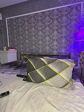 Olivia Noor online show from 04-05-26, 06:21