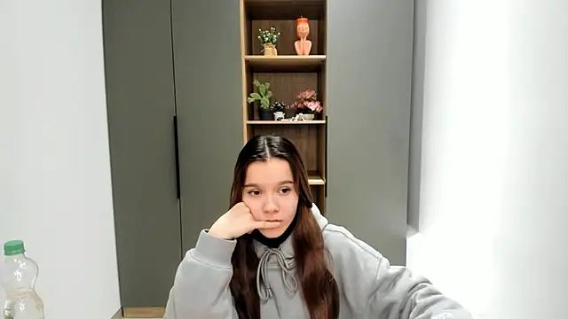 Snapshot of LouanneBrant chatting on 02-21-26, 12:17 LouanneBrant online show from 02-21-26, 12:17