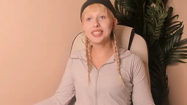 TieraSavell online show from 02-28-26, 12:06