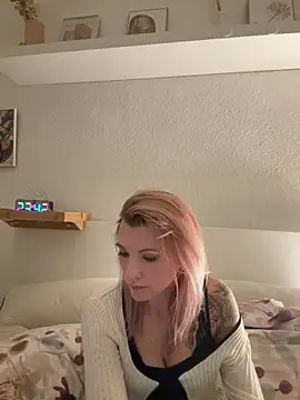 Snapshot of Naya-hot chatting on 02-20-26, 10:43 Naya-hot online show from 02-20-26, 10:43