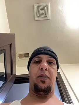 Snapshot of Luyandowt chatting on 02-26-26, 01:37 Luyandowt online show from 02-26-26, 01:37