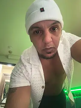 Snapshot of Luyandowt chatting on 02-26-26, 09:14 Luyandowt online show from 02-26-26, 09:14