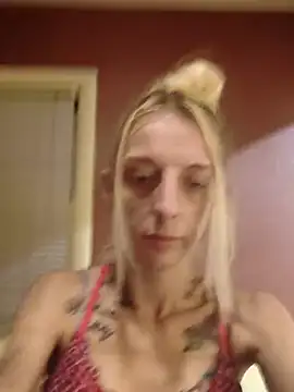 Snapshot of blonde_bunny977 chatting on 08-08-26, 01:41 blonde bunny977 online show from 08-08-26, 01:41