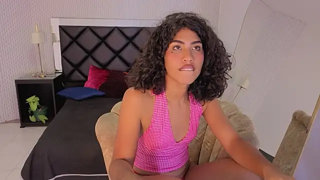 Snapshot of soffiene chatting on 02-27-26, 04:01 soffiene online show from 02-27-26, 04:01